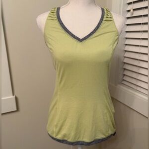 Lululemon Run Energy V-Neck Tank Green Stripe Racerback Pocket Size 4